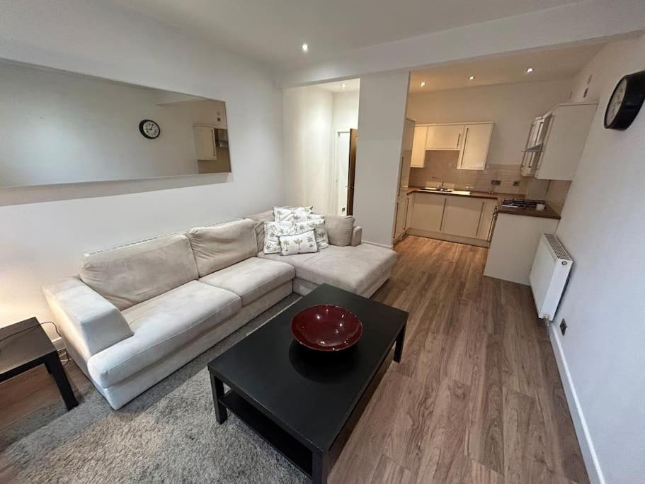 ווילמסלו Spacious Central 2Bed Apartment מראה חיצוני תמונה